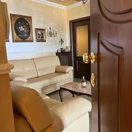 Апартаменты The Old Fashioned House